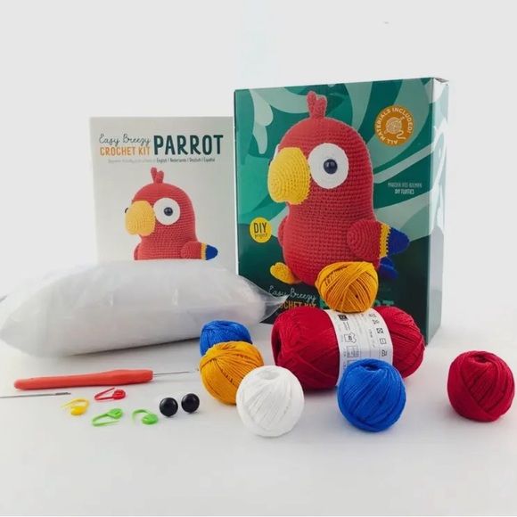 Easy Breezy Crochet Kit Parrot - Picture 2 of 6